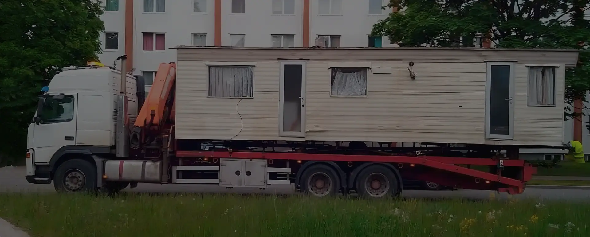 Получить онлайн цены на доставку низким тралом дом вагона в селе Туринская Слобода (Уральский округ - Свердловская область) на сайте самостоятельно